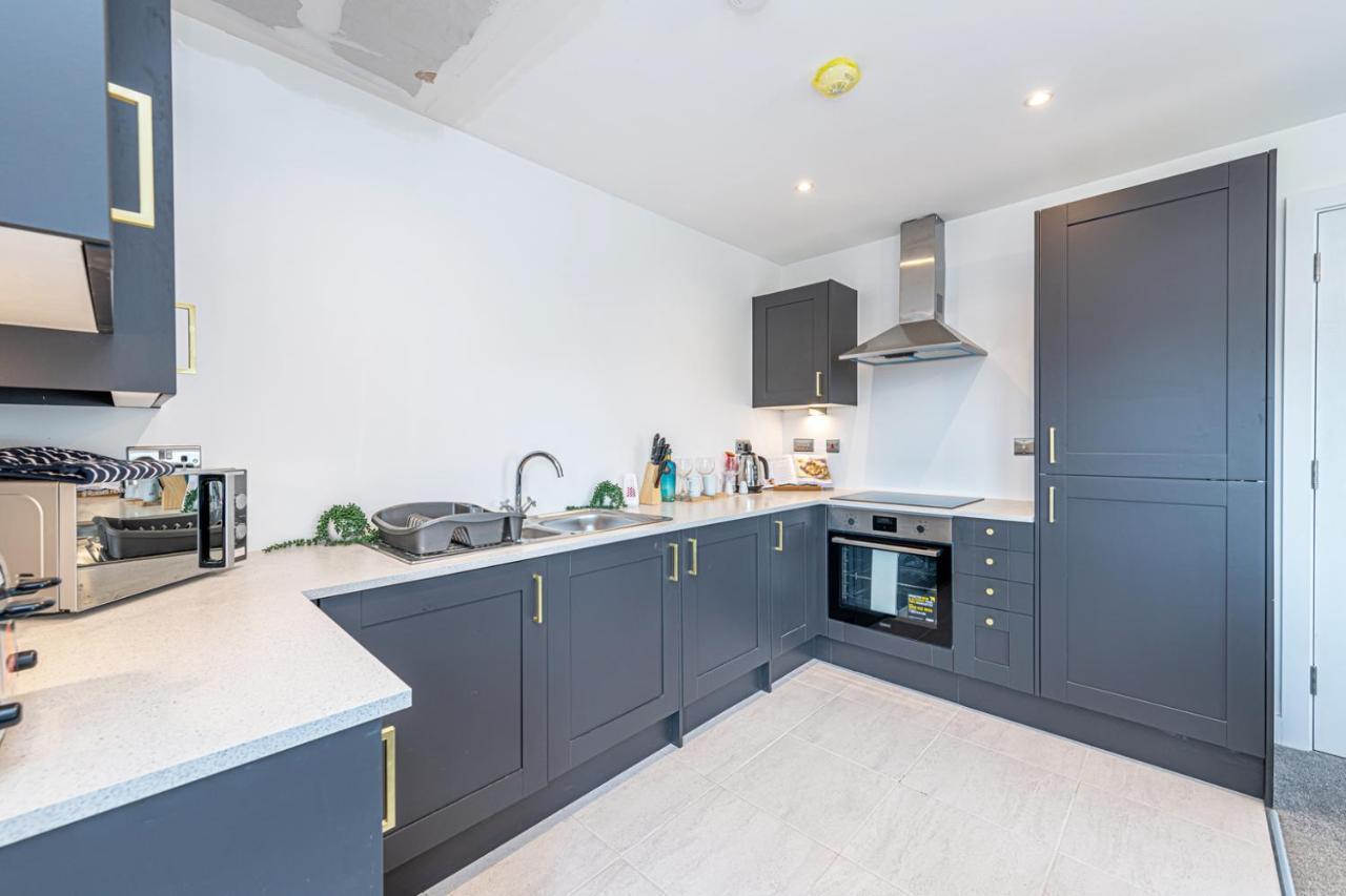Gospel Heights Luxury Apartments With Parking Heswall Extérieur photo