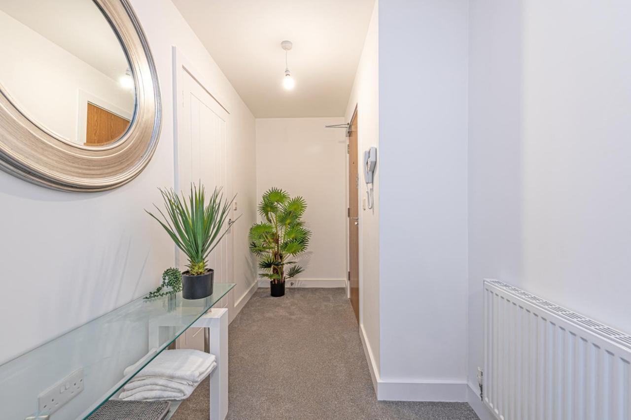 Gospel Heights Luxury Apartments With Parking Heswall Extérieur photo