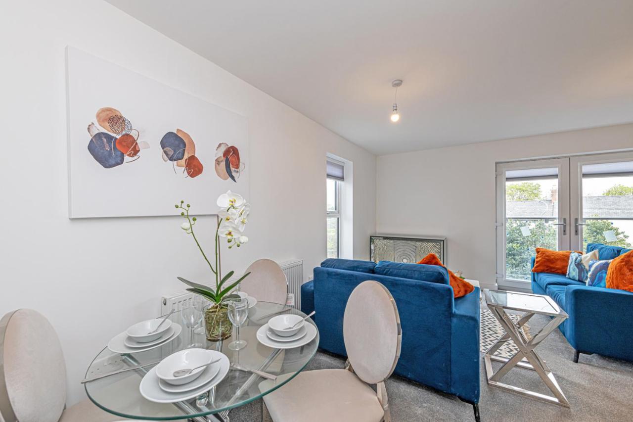 Gospel Heights Luxury Apartments With Parking Heswall Extérieur photo