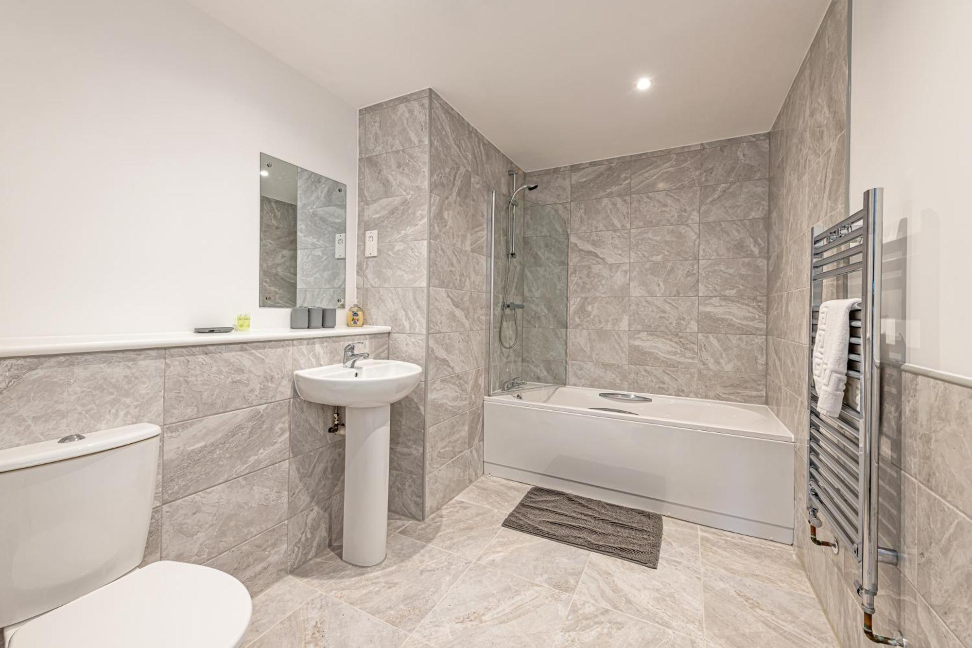 Gospel Heights Luxury Apartments With Parking Heswall Extérieur photo